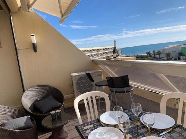 440 Studio 2 pers Héliopolis L magnifique vue mer Apartment in Agde