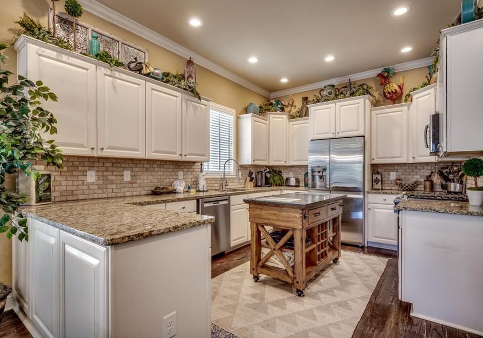 Luxury 4BR Beach Retreat with Elevator! Steps from the Sand- Landyn Beach House House in Myrtle Beach