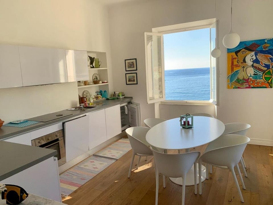 ocean view front main beach Apartment in Monterosso al Mare