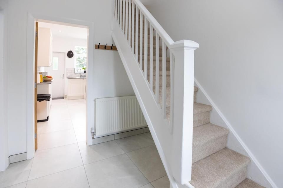 4 Bed Home sleeps 7 close to Cheshire Oaks Princes Rd House in Ellesmere Port