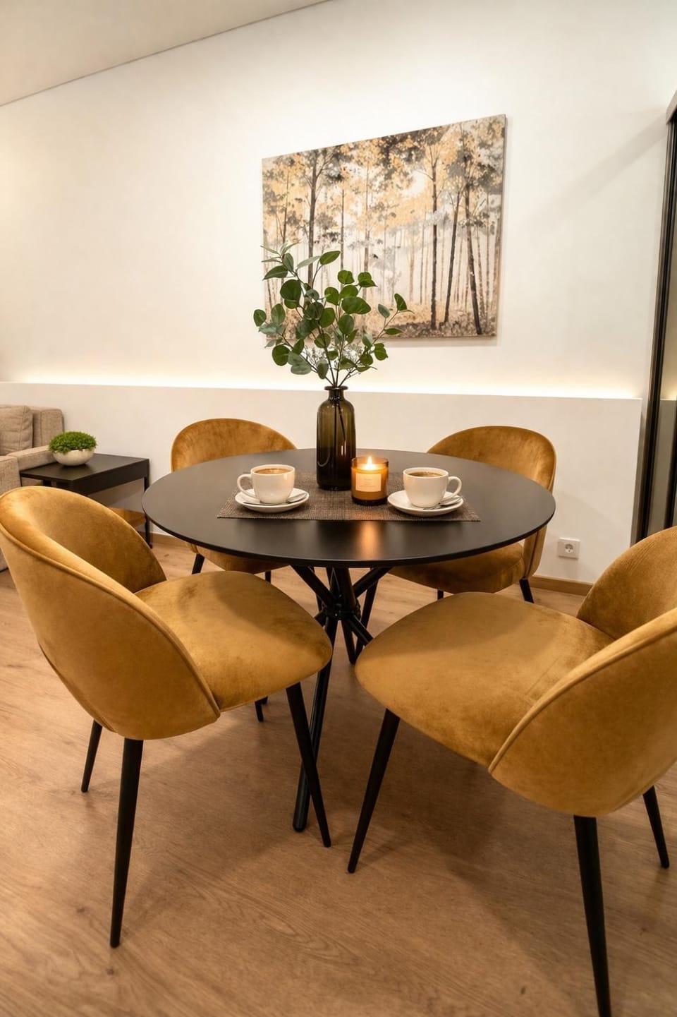 Seating area, Dining area
