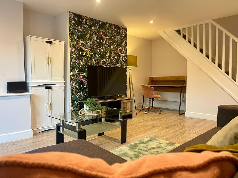 Convenient 2 bed in central Faversham with parking Apartment in Borough of Swale