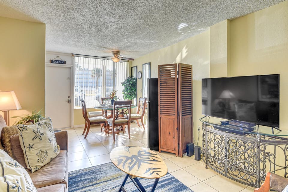 Steps to Ocean: Daytona Beach Condo w/ Patio! House in Florida