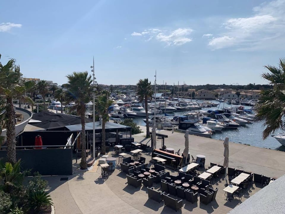 583 Grand appartement 2 pers Port Ambonne terrasse Apartment in Agde