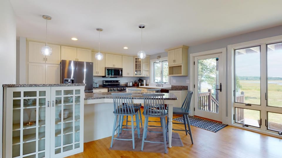 A Wave from it All by Bayley Vacation Rentals House in Scarborough