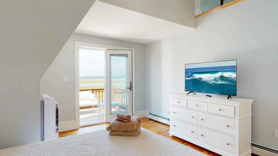 A Wave from it All by Bayley Vacation Rentals House in Scarborough