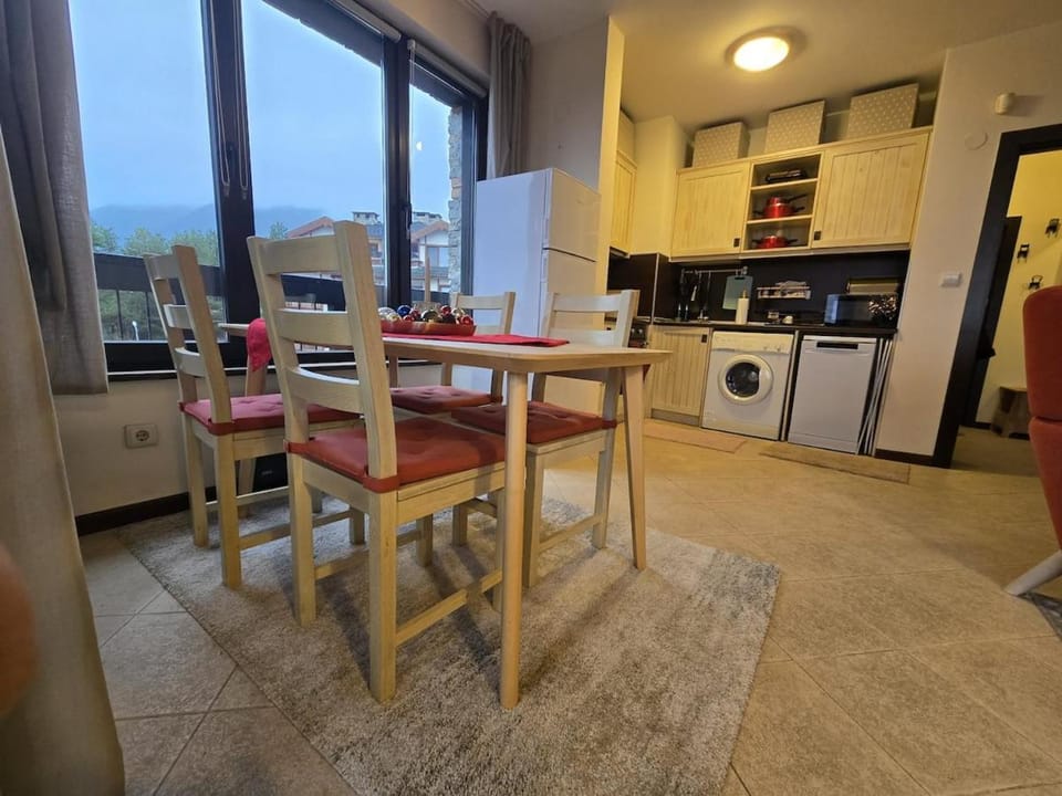 Kitchen or kitchenette, Dining area, dishwasher, oven, stove, washing machine