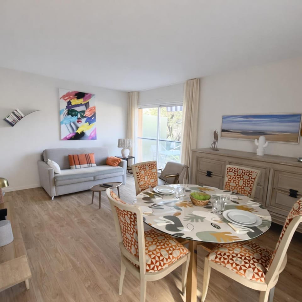 Living room, Dining area