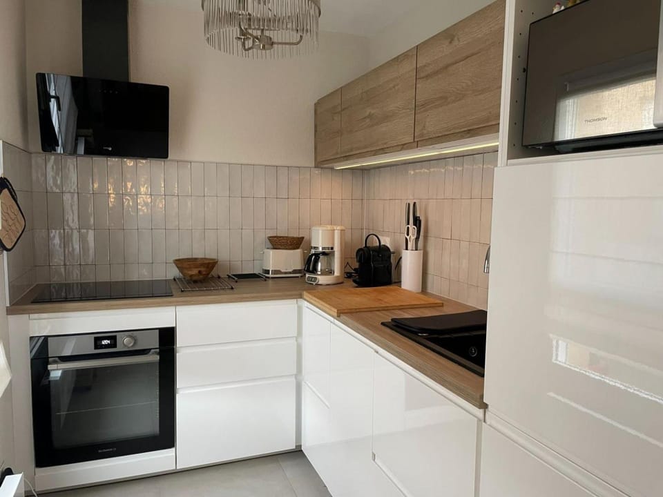 Coffee/tea facilities, Kitchen or kitchenette, microwave, oven
