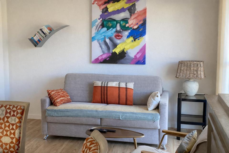 Living room, Decorative detail, Seating area
