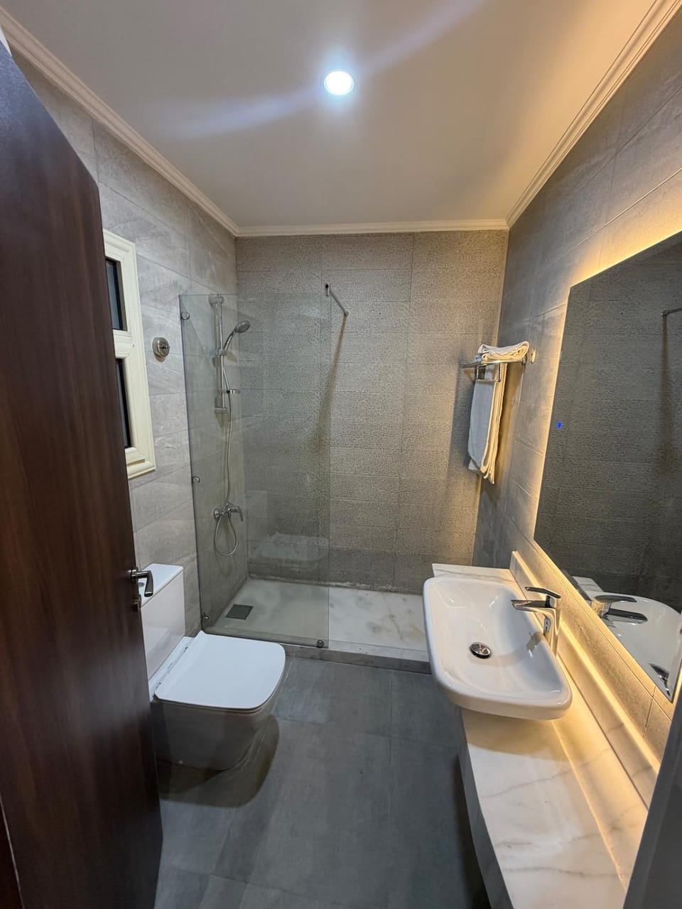 Shower, Toilet, Bathroom, towels