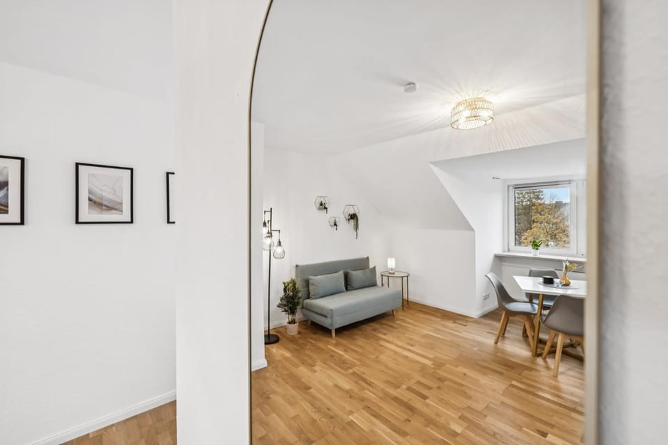 Living room, Decorative detail, Seating area, Dining area