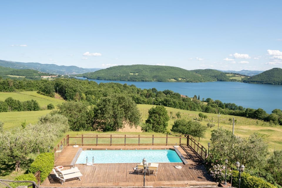 Agriturismo Le Ceregne Bio Farm Stay in Tuscany
