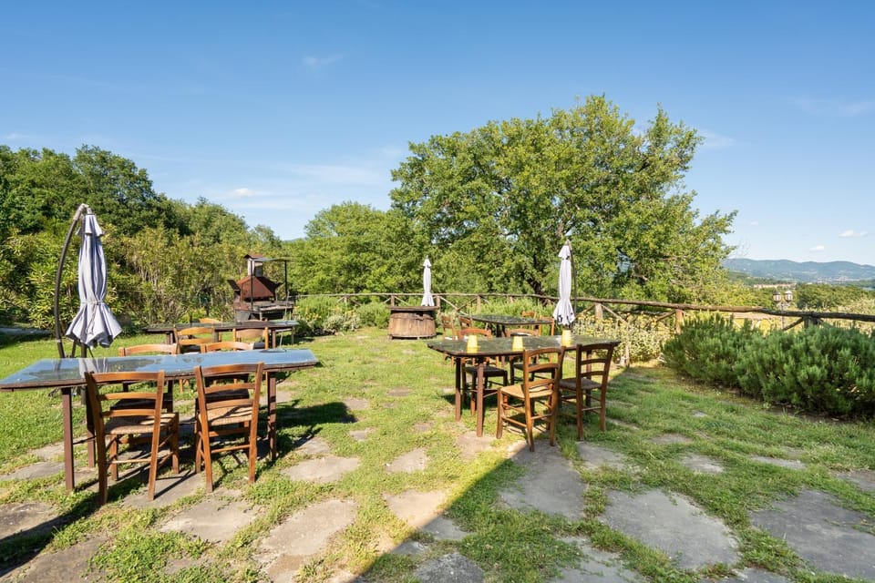 Agriturismo Le Ceregne Bio Farm Stay in Tuscany
