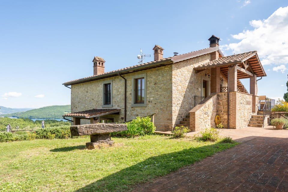 Agriturismo Le Ceregne Bio Farm Stay in Tuscany