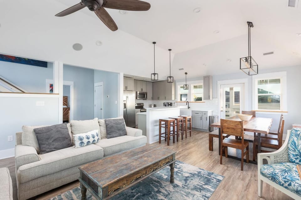 Luxury Corolla Home 3 Mins to Beach & Lake Views House in Corolla