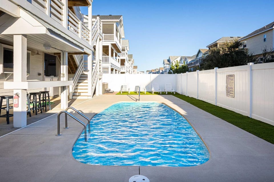 Luxury Corolla Home 3 Mins to Beach & Lake Views House in Corolla