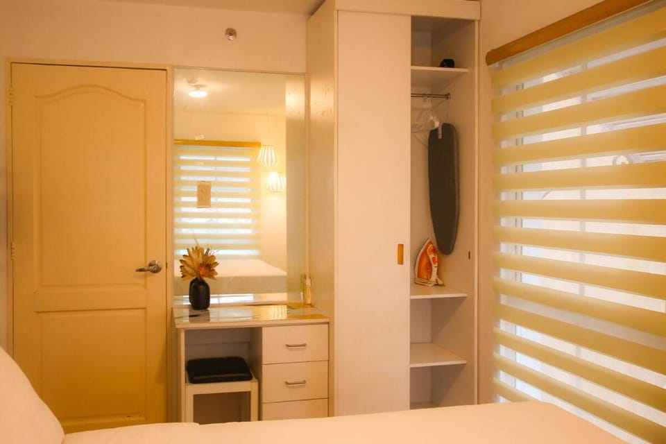 Casa - The Calm Coastal Two-Bedroom Suite Near SM Seaside Mall and Nustar Casino Apartment in Cebu City