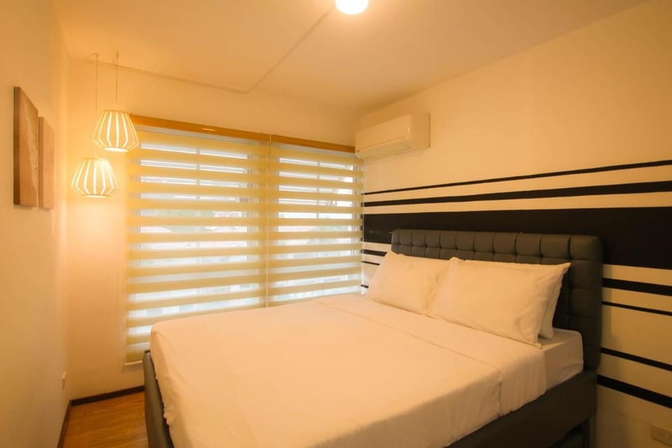 Casa - The Calm Coastal Two-Bedroom Suite Near SM Seaside Mall and Nustar Casino Apartment in Cebu City