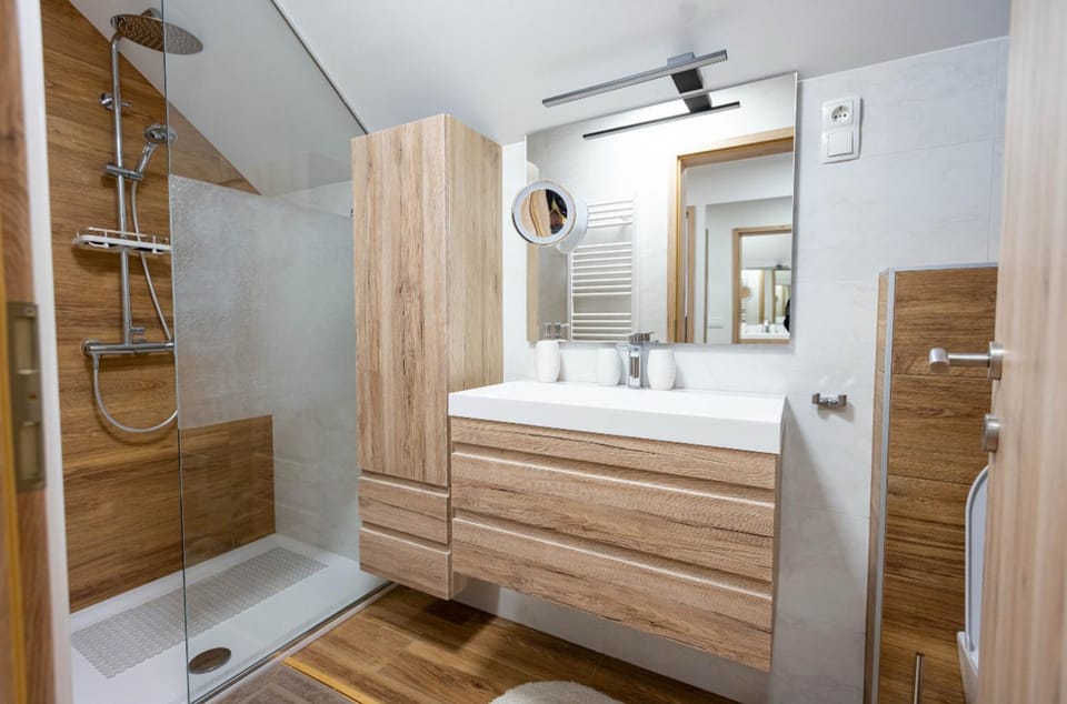 Shower, Bathroom, towels