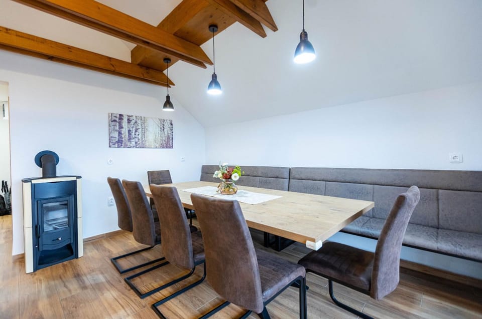 Living room, Seating area, Dining area, fireplace
