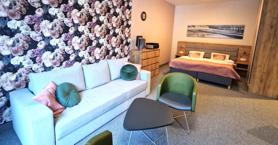 Bed, Living room, Bedroom
