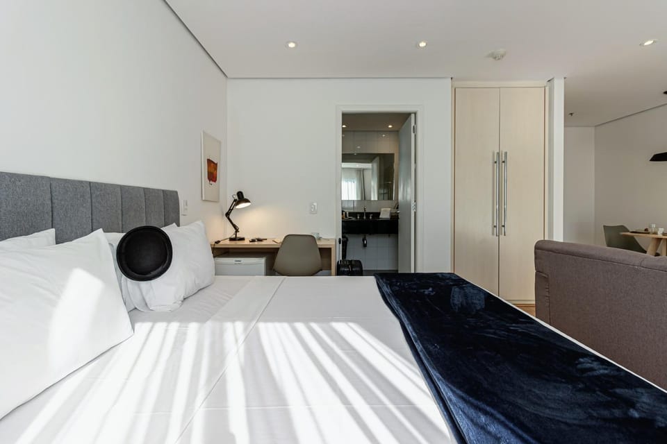 Bed, TV and multimedia, Living room, Photo of the whole room, Bedroom