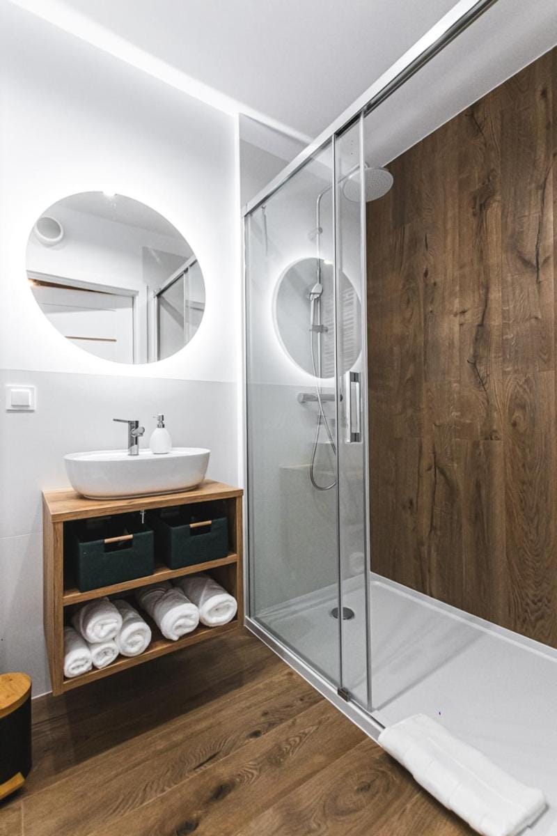 Shower, Bathroom, towels