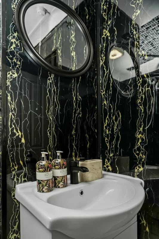 The Luxe Soho Flat Apartment in City of Westminster