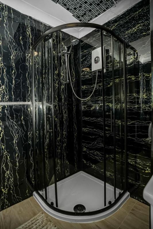 Shower, towels