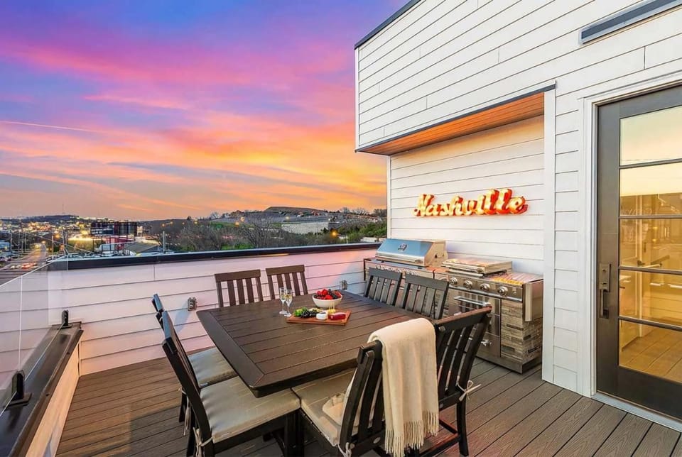 Elevator with Rooftop Hot Tub & Spacious Yard House in East Nashville