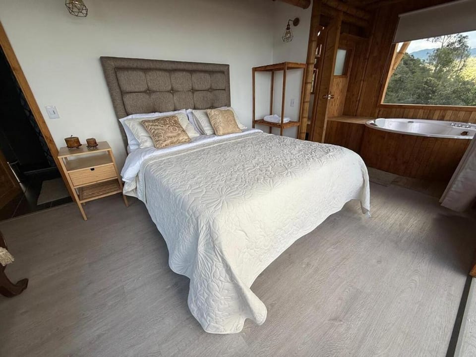 Bed, Photo of the whole room, Bedroom