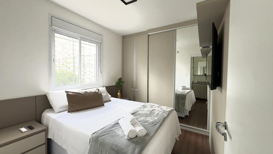 Bed, TV and multimedia, Photo of the whole room, Bedroom, towels, wardrobe