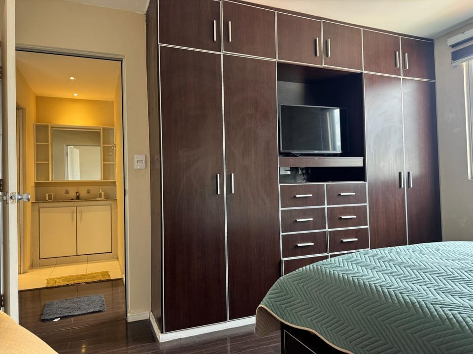 Bed, TV and multimedia, Photo of the whole room, Bedroom, wardrobe
