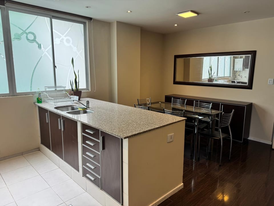 Kitchen or kitchenette, Dining area