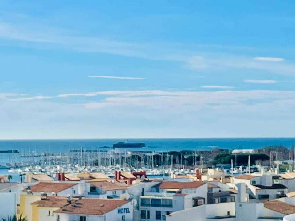 Iconic T3 - Parking - Wifi - Vue mer et Montagne Apartment in Agde
