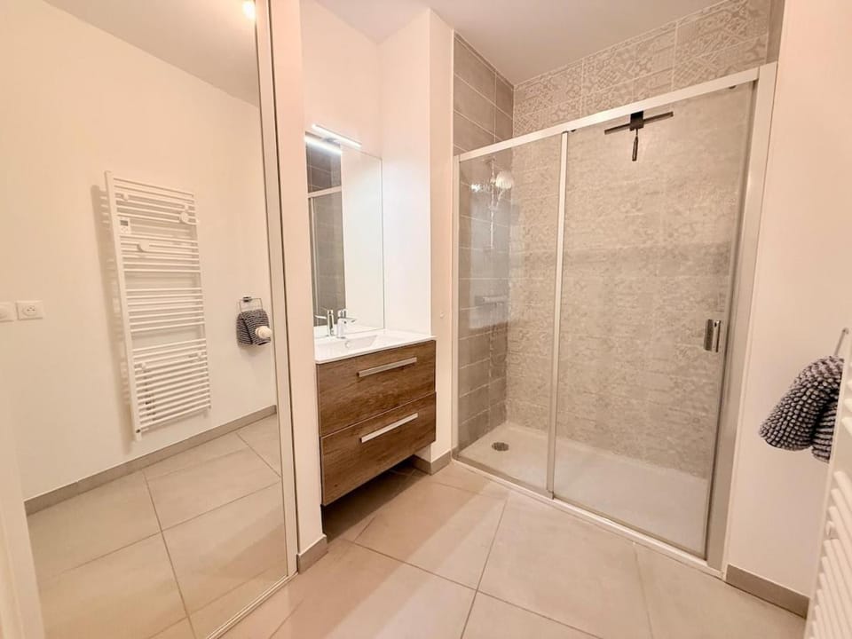 Iconic T3 - Parking - Wifi - Vue mer et Montagne Apartment in Agde