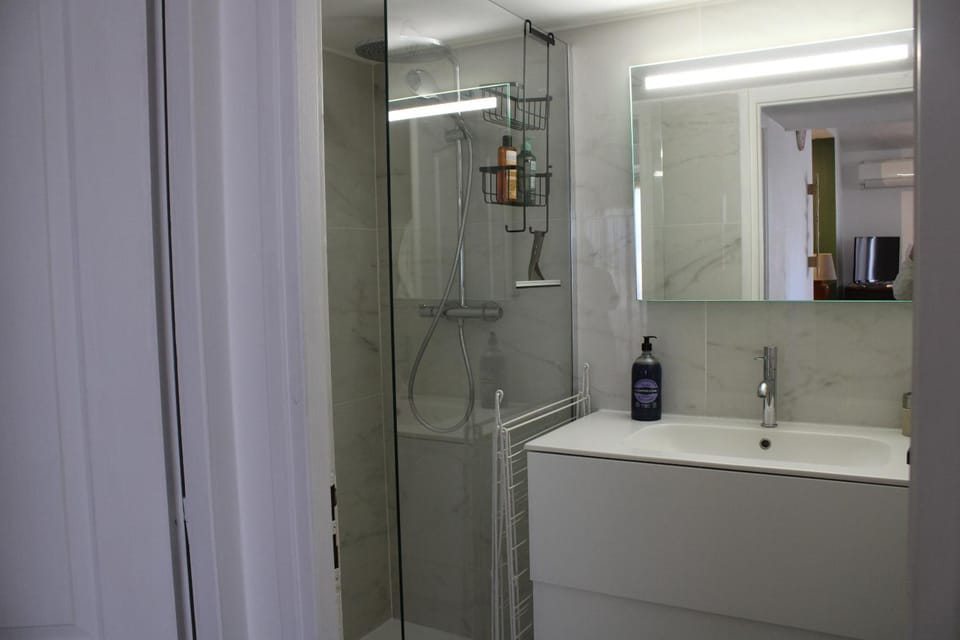 Shower, Bathroom