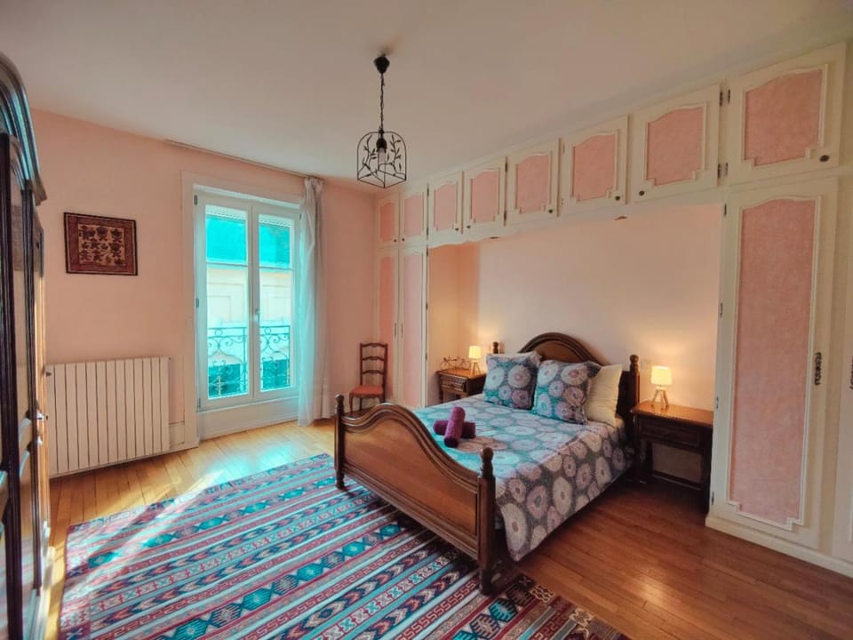 Bed, Bedroom, internet, towels