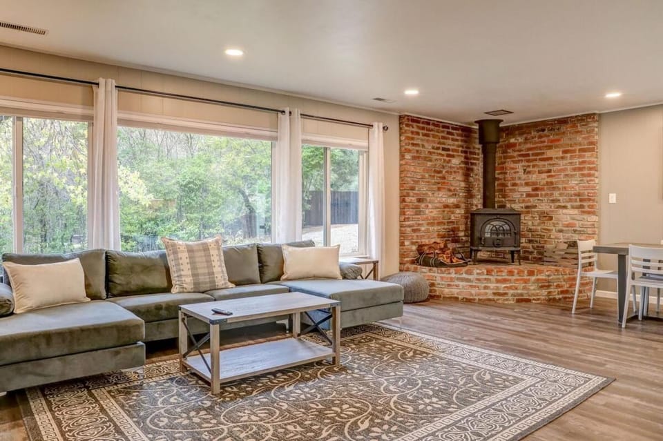 Santa Cruz Mountain Retreat Villa in Felton