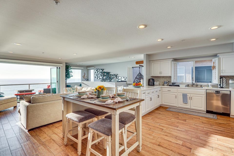 Spectacular Ocean View! Luxe Condo in San Clemente Apartment in San Clemente