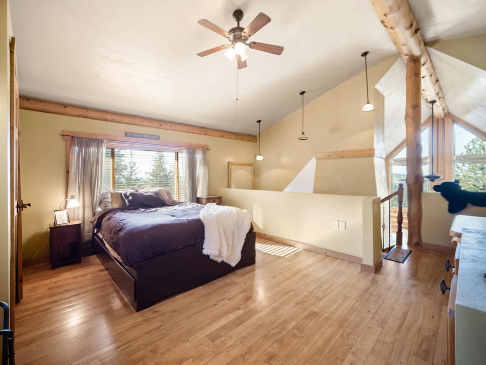 Nomad Peak Retreat Rustic Cabin in Mt Spokane Cabin in Washington