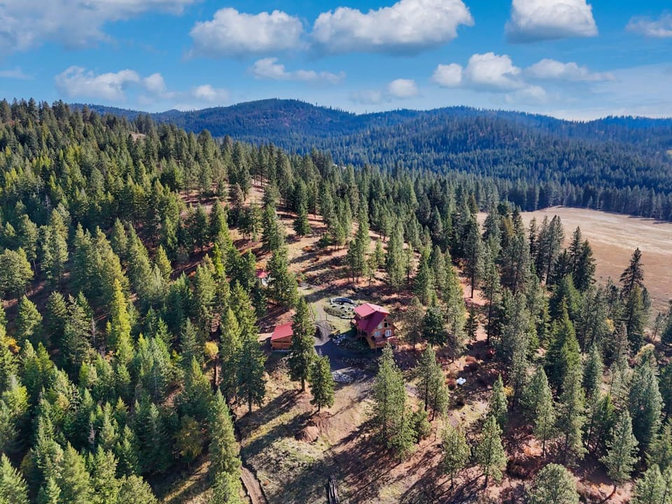 Nomad Peak Retreat Rustic Cabin in Mt Spokane Cabin in Washington