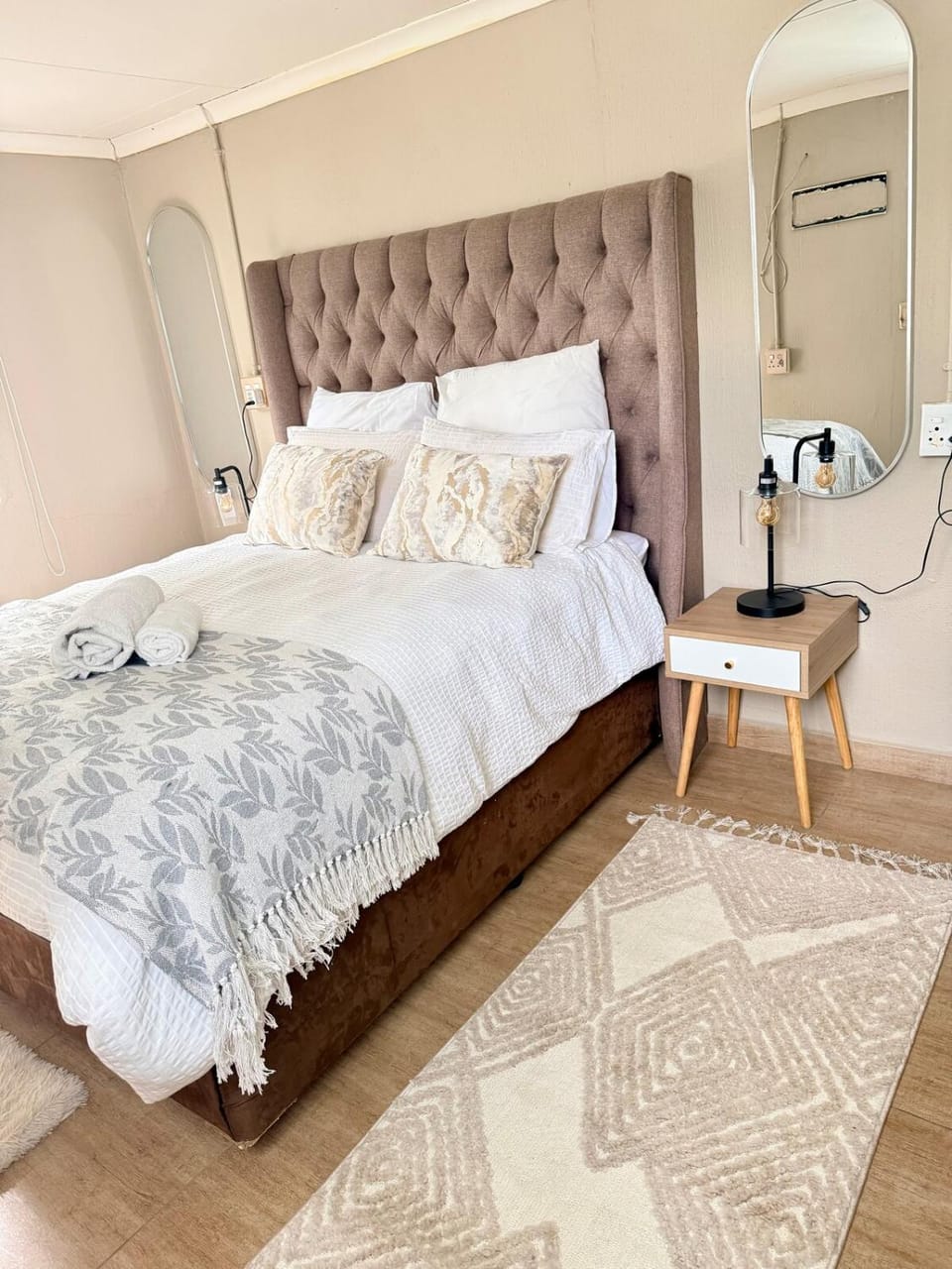 Royaltics place Apartment in Roodepoort