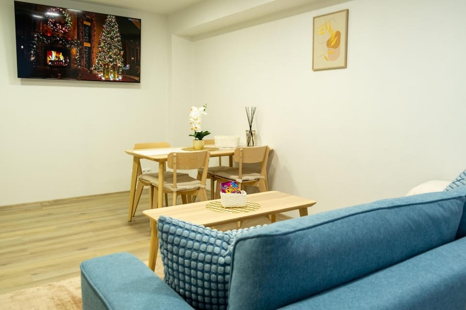 TV and multimedia, Living room, Dining area