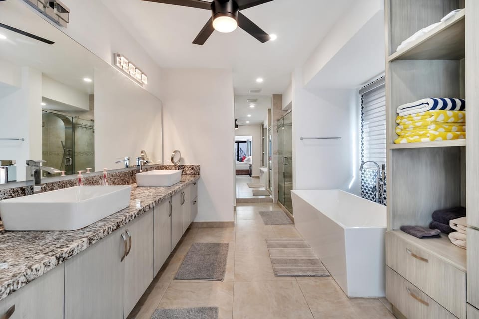 Bathroom, Bath, towels
