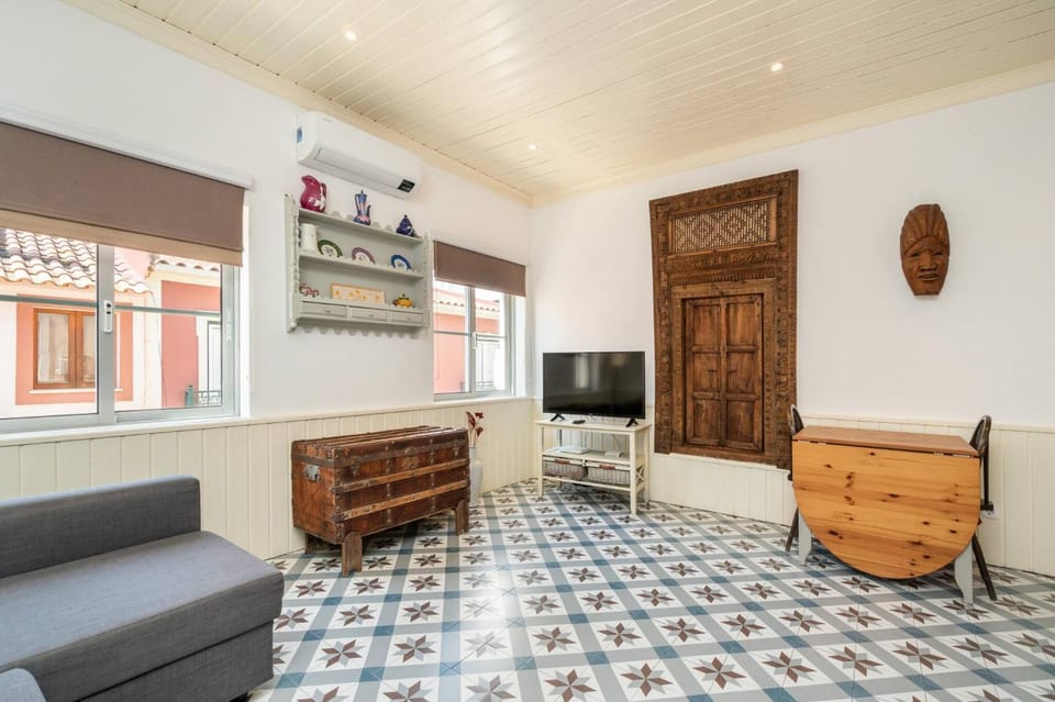 Communal lounge/ TV room, Living room