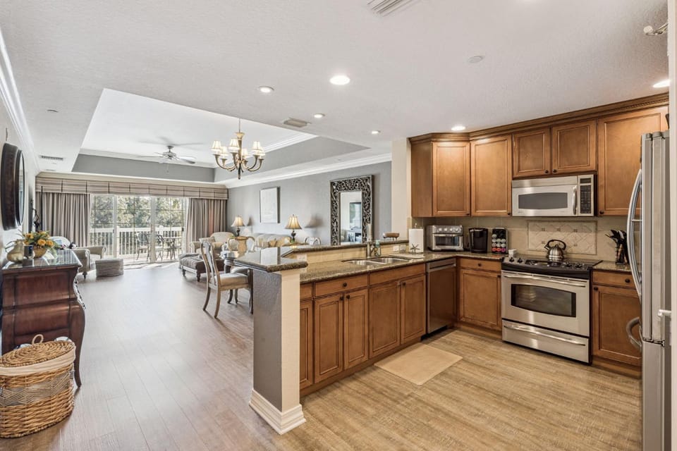 New Nature View Penthouse at Reunion Apartment in Four Corners