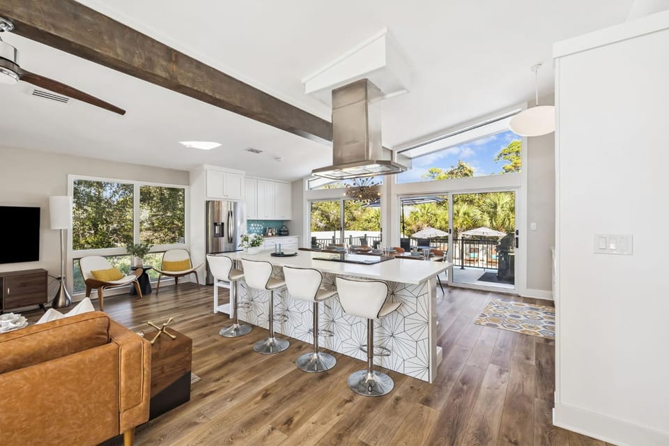 Kitchen or kitchenette, Living room
