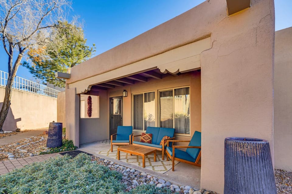 Walkable to Santa Fe Plaza! Charming Condo House in Santa Fe